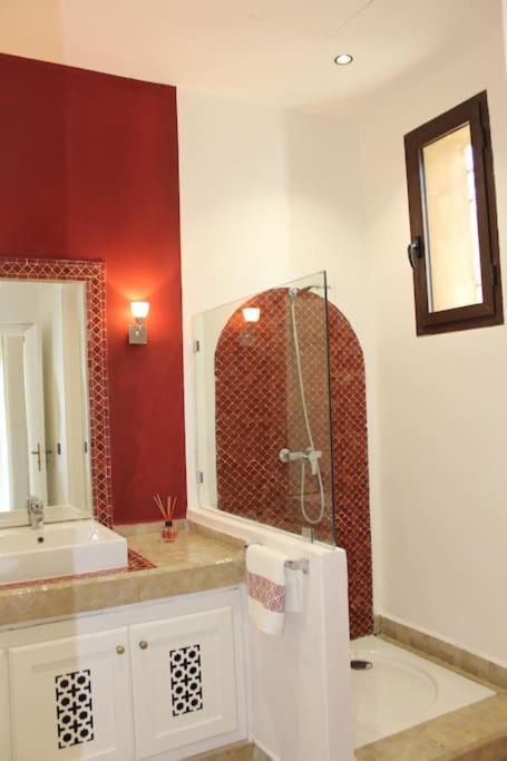 Ily Marrakech Avec Piscine Et Vue Sur L'altas : Coup De Coeur! Villa