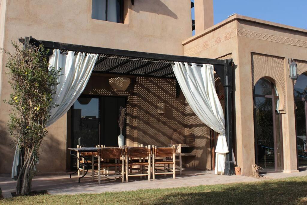 Ily Marrakech Avec Piscine Et Vue Sur L'altas : Coup De Coeur! Villa *